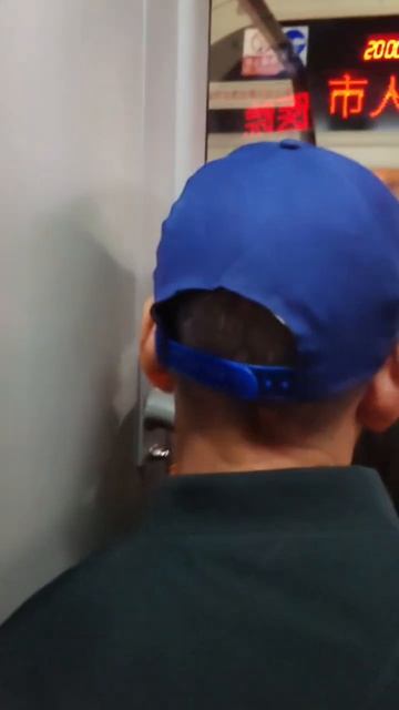 Давка в городском автобусе Санья.