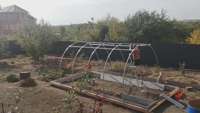 Сборка теплицы своими руками, 4 часть. #теплица #парник #greenhouse #handmade #огород смотреть онлайн