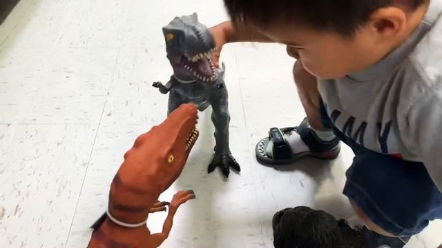 Динозавр мен Горила!
Dinosaur & Gorilla! смотреть онлайн