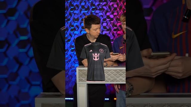 Выбираем СТАРУЮ или НОВУЮ ФОРМУ #мяч #мячlab #мячproduction #форма #футбольнаяформа #интер смотреть онлайн