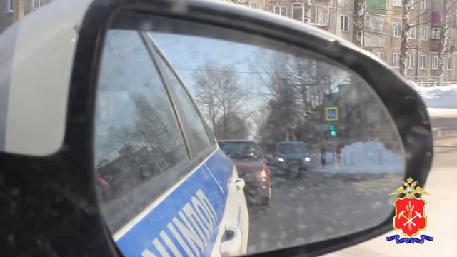 В Прокопьевске сотрудники госавтоинспекции оказали помощь автолюбительнице смотреть онлайн
