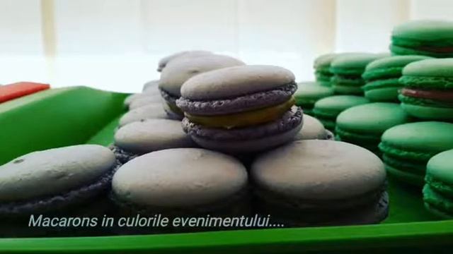 Sa înceapă Petrecerea...macarons Si Praline Cu Logo...