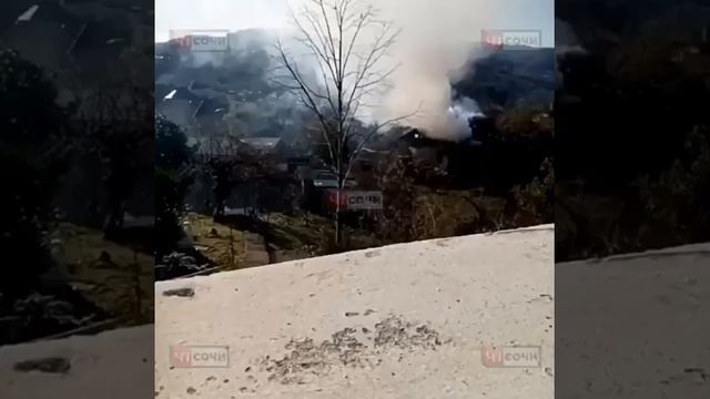 В Сочи потушили пожар в частном доме 02.01.20 смотреть онлайн