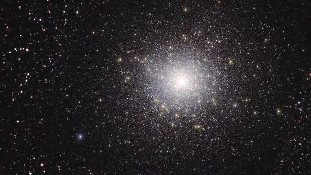 A close look at the globular star cluster 47 Tucanae смотреть онлайн