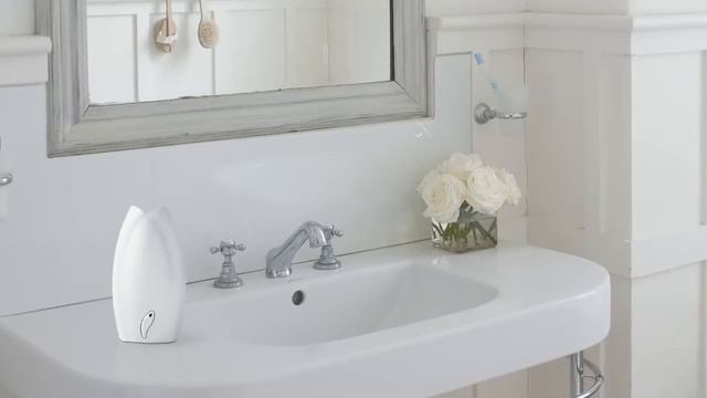 Welcome Home with Glade Sense & Spray Automatic Air Freshener -- Forbidden Berry смотреть онлайн