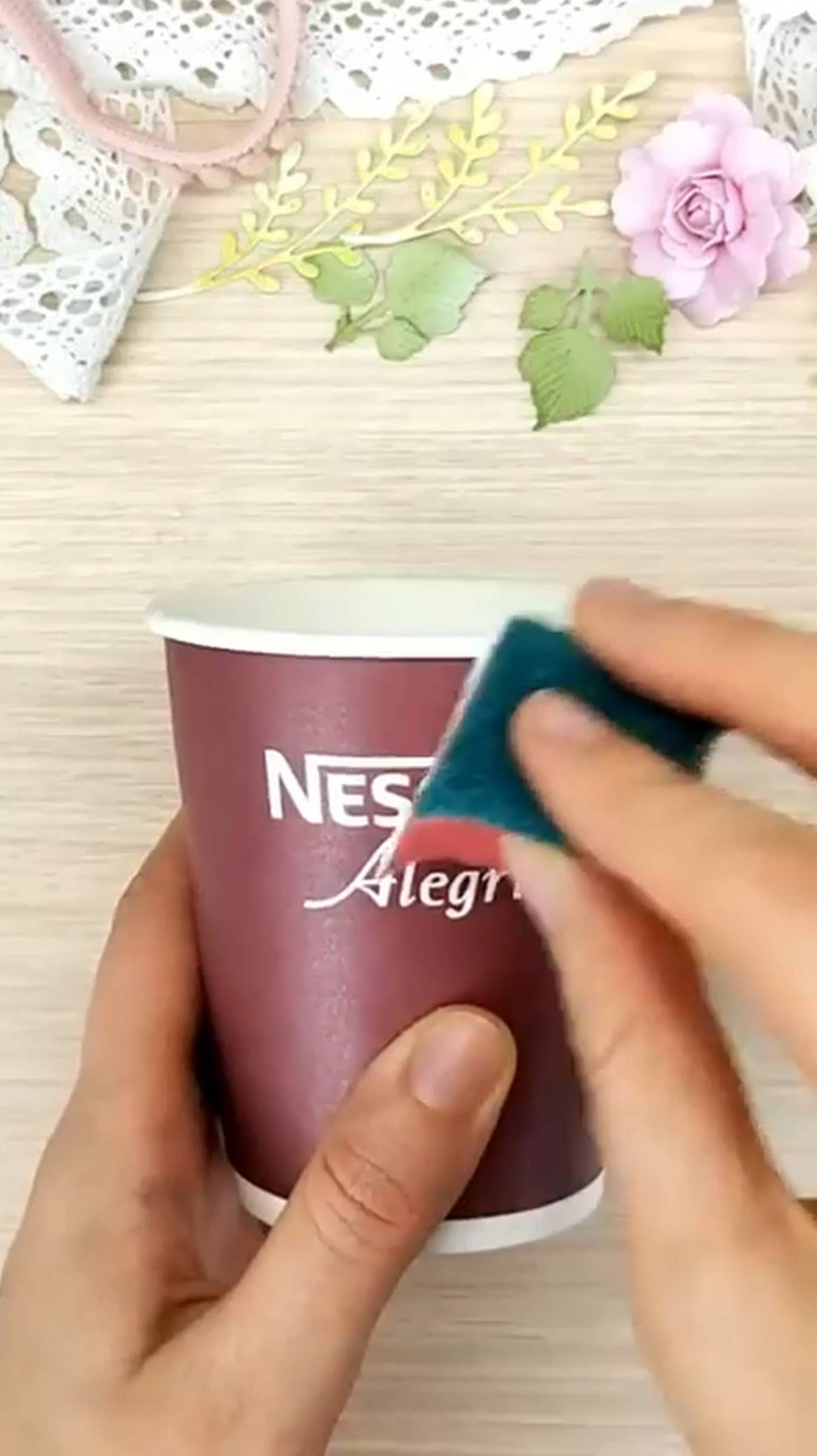 Бумажный стаканчик превращаю в основу для пасхальной корзинки 🥰 смотреть онлайн