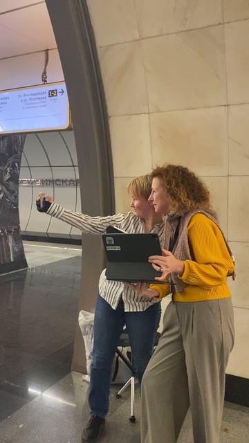 На станции Фонвизинская участники проекта «Искусство в метро» впервые создавали цифровые работы смотреть онлайн