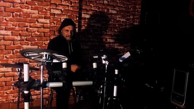 Jamming with Buttons (The Pussycat Dolls) #yamahadrums смотреть онлайн