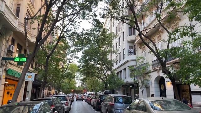 Best Neighborhoods to Live in Valencia, Spain - El Cabanyal, Grand Via, Russafa (Part 2) смотреть онлайн