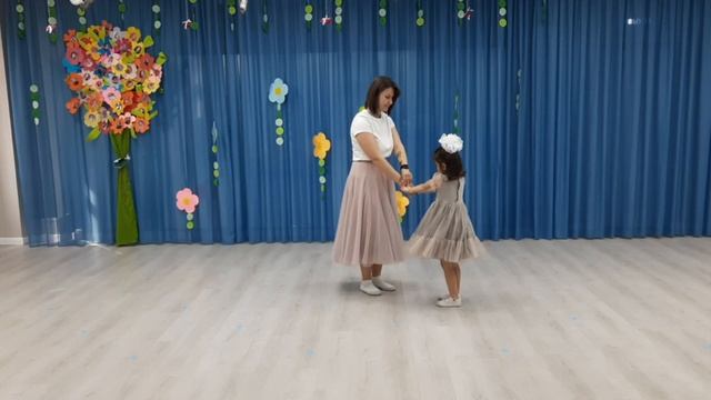 МДОБУ д/с 120 "Две звезды" танец мамы и дочки смотреть онлайн