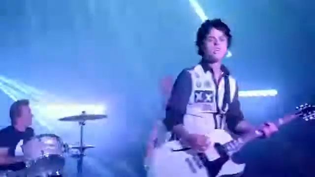 Green Day - Kill The DJ (Official Music Video) смотреть онлайн