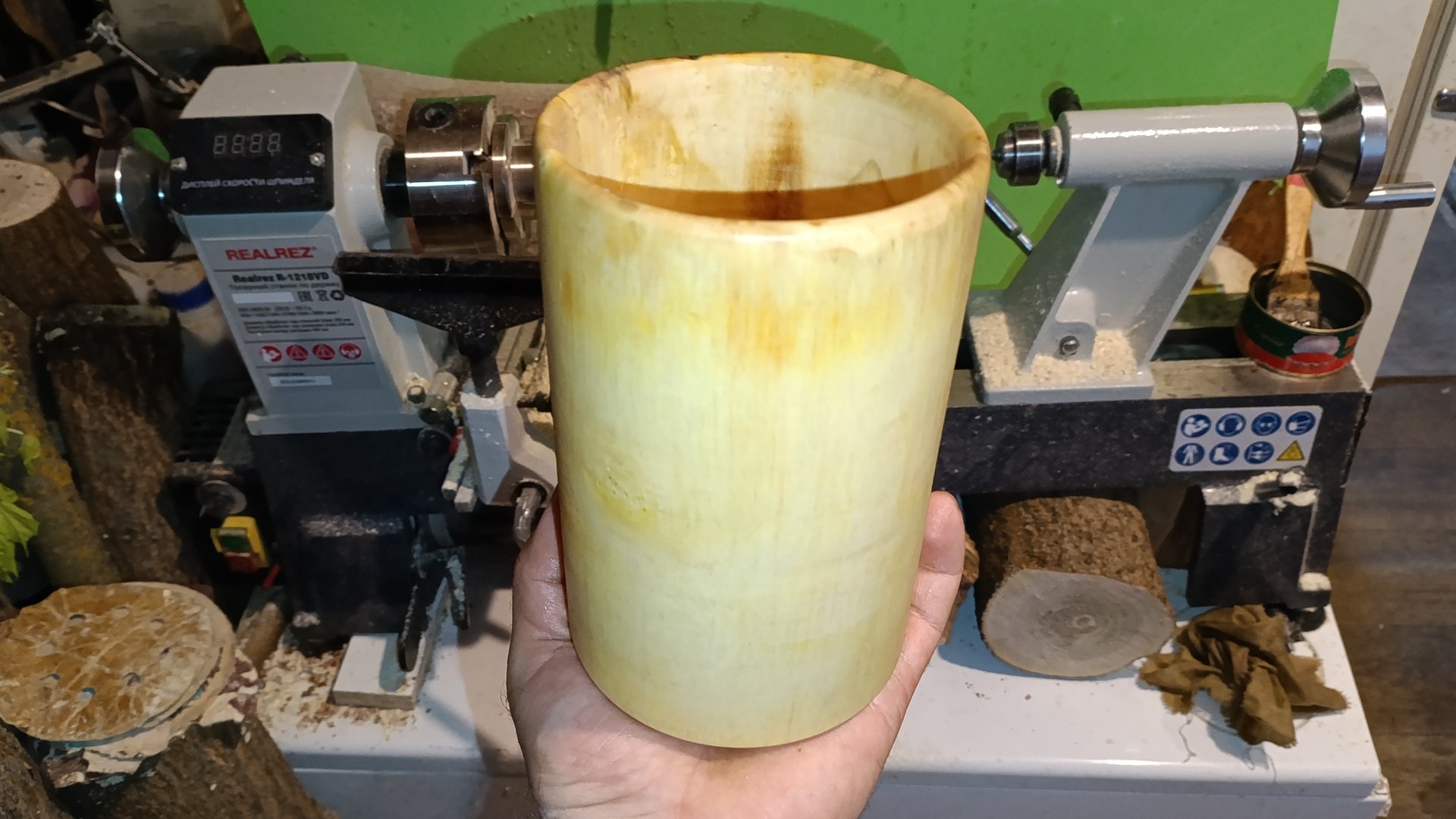 к литру литр. моя самая большая чашка литровый бокал выточил на токарном станке Realrez r1218vd 500w смотреть онлайн