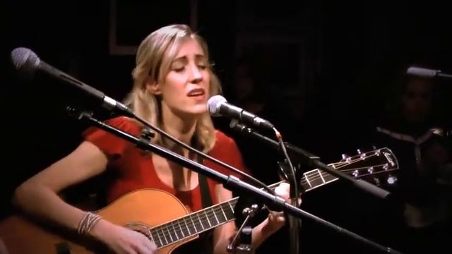 LIzza performs "Remind Me" Live at The Bluebird Cafe in Nashville, TN смотреть онлайн