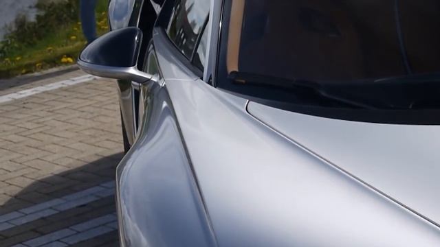 Dutchbugs is collecting their fourth Bugatti. First delivered Bugatti Chiron смотреть онлайн