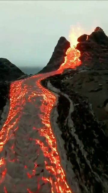 #Shorts #Cenas #Incriveis Cenas incrível de um Vulcão 🌋