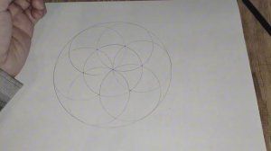Построение узора цветок из окружностей с помощью циркуля