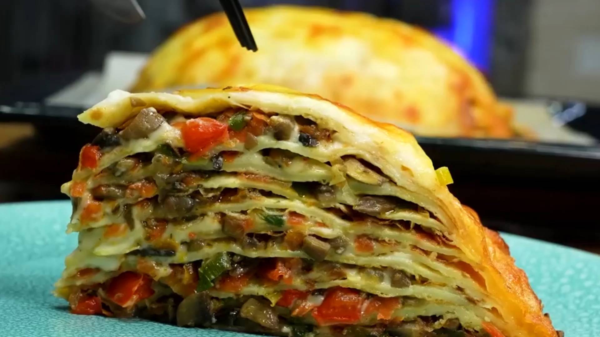 Блинный пирог с овощной начинкой смотреть онлайн