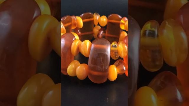 Браслет из формованного и цельного балтийского янтаря , Калининград, СССР, 1980-е гг.