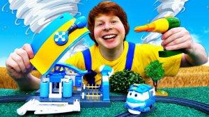 Автомастерская: робот-поезд Кей попал в торнадо! Чиним игрушки в видео для мальчиков. Игры машинки