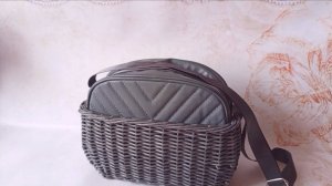 Сумочка комбинированная в корзинке из бумажной лозы