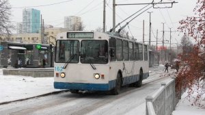 Троллейбус Екатеринбурга ЗиУ-682Г [Г00] борт. №162 маршрут №11 на конечной остановке «ЖД вокзал»