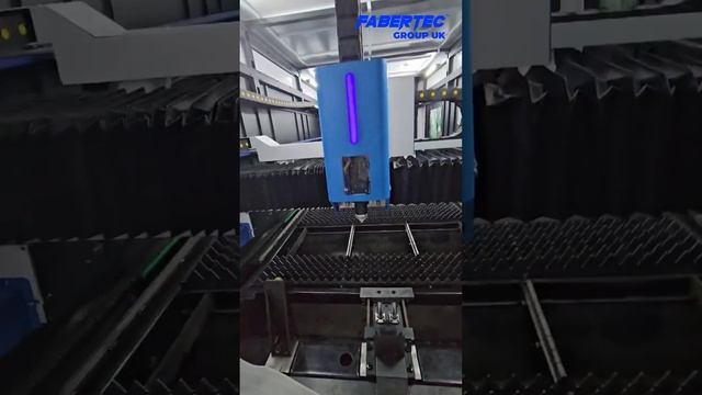 Exclusive Preview: New Fiber Lasers, 5-Axis Routers & Secret Products! смотреть онлайн