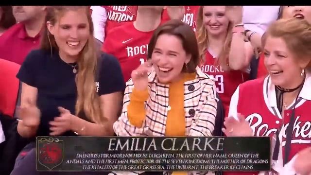 Emilia Clarke la Madre de Dragones en el juego de Warriors vs Rockets смотреть онлайн