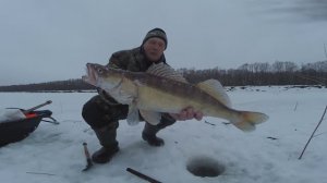 Зимняя рыбалка в Сибири, часть 44, сезон 2025 года.