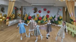 Танец "Отмените войну" Девочки 9 мая в детском саду