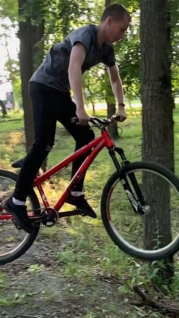 Техничный дроп на mtb #bmx #mtb #бмх #мтб #dirt #ride #велосипед #прыжок смотреть онлайн