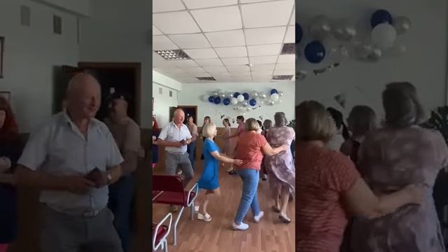 Директора тамбовской правительственной автобазы уволили из-за танцев с куклой. 23 авг 2024 г. смотреть онлайн