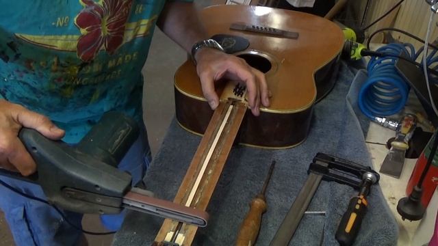 repair truss rod in a 1980s Aria 12 String acoustic смотреть онлайн
