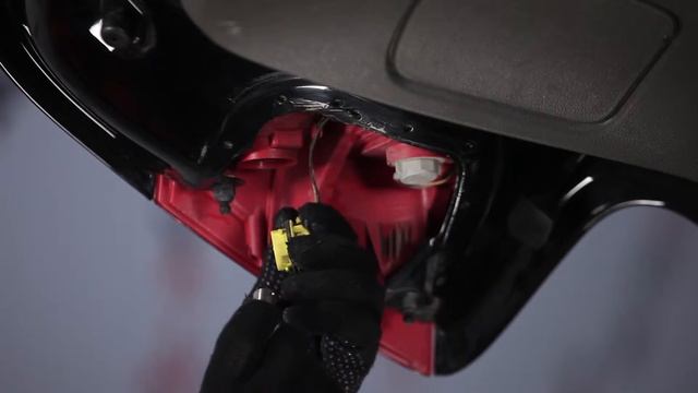 Hoe een achterlicht lamp vervangen op een AUDI Q7 HANDLEIDING | AUTODOC смотреть онлайн