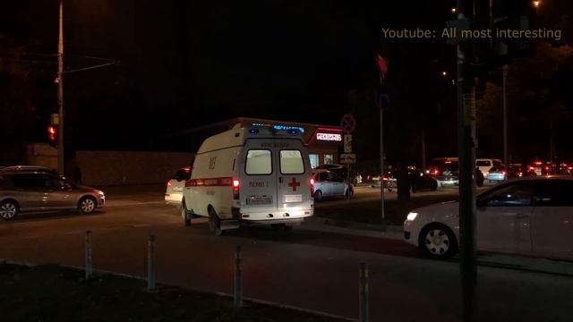 AMBULANCE with blue flashing lights смотреть онлайн