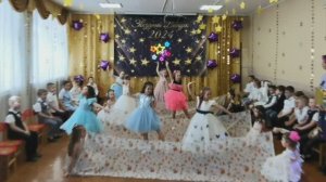 Красивый танец на выпускной "Сказки гуляют по свету" с полотнами