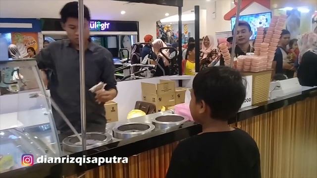 Es krim Turki kena bully Anak Kecil | di Rita Super Mall Purwokerto смотреть онлайн