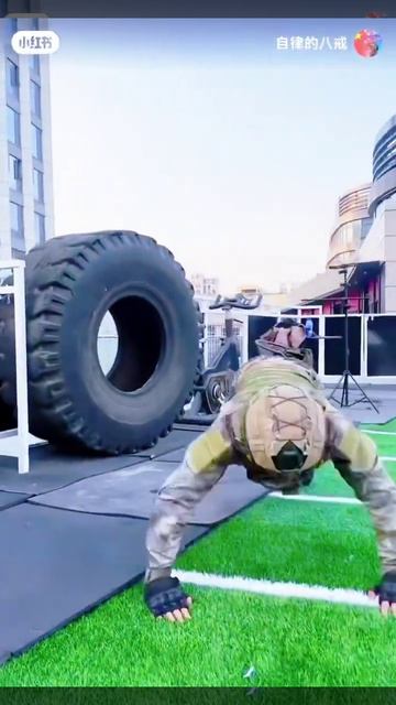 Показательная тренировка китайского спецназовца