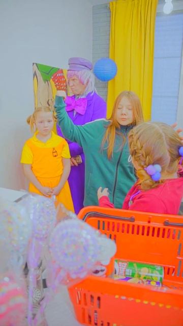 My foster family FNAF animatronics! #funny #fnaf #sisters смотреть онлайн