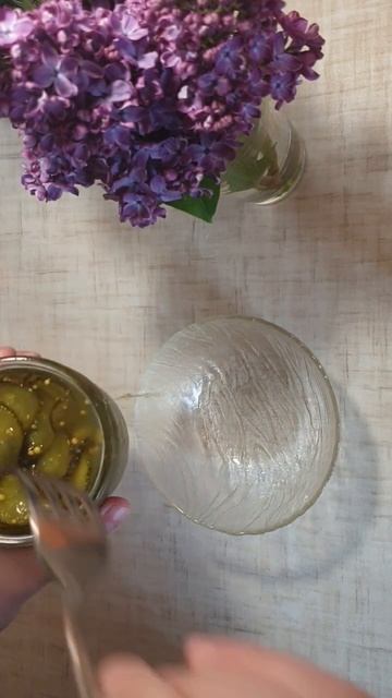 Это безумно вкусно🔥 Маринованные огурчики на зиму от мамули💜 #рецепты #огурцы #назиму #2024 #shorts смотреть онлайн