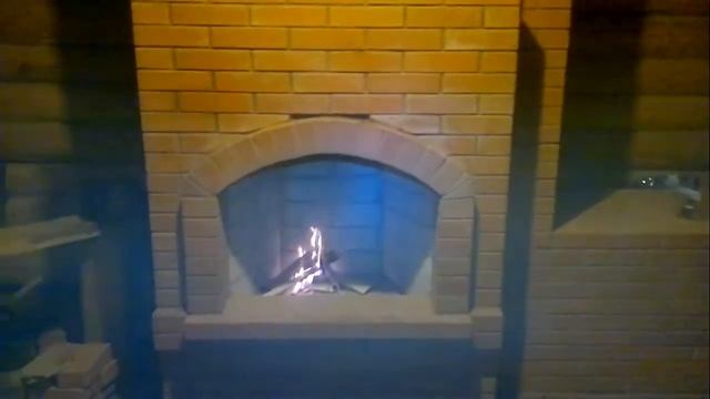 Запуск камина. Огонь оживляет домик смотреть онлайн