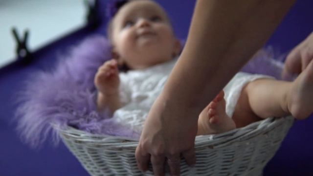 Фотосесія у віці 7-10 місяців. Професійна фотозйомка у спеціалізованій дитячій фотостудії.