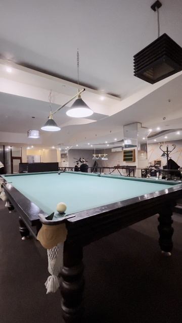 Два чужих в угол одним ударом