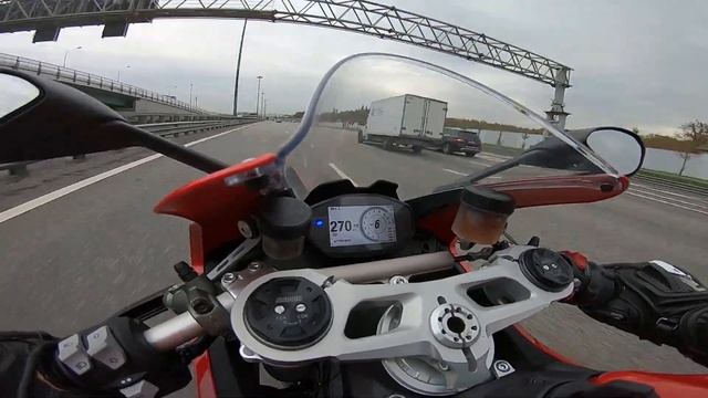 Ducati Panigale V2 Top Speed. It's real topspeed.Mode: Sport, DWC 3, ABS 3, DTC 5, EBC 1. Base model смотреть онлайн