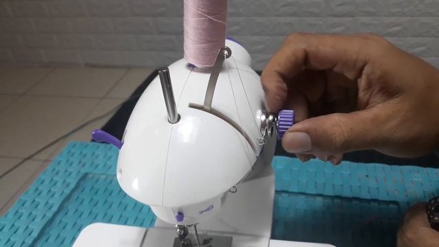 Menjahit Celana Jeans Pakai Mesin Jahit Mini portable (emang bisa?) | Part 1 смотреть онлайн