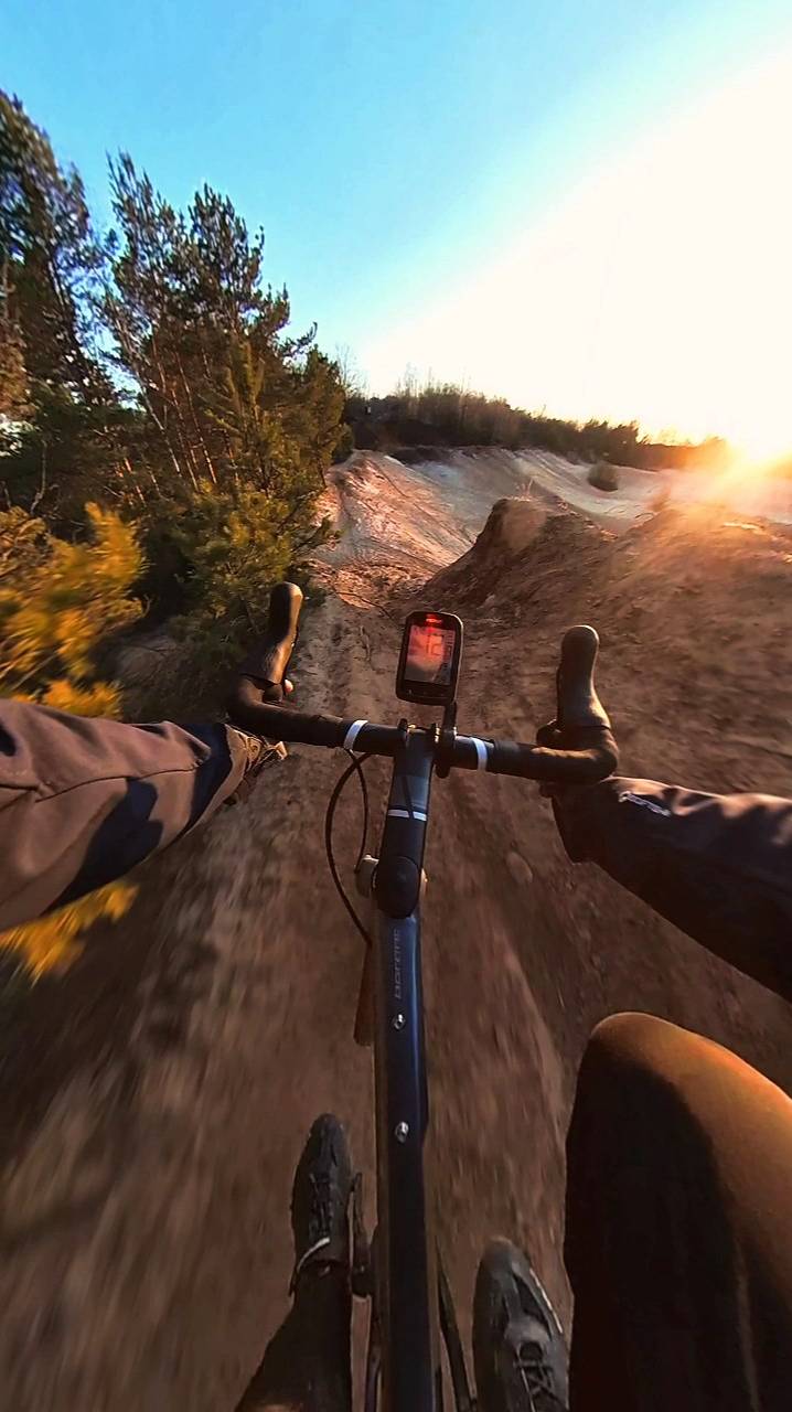GRAVEL BIKE POV | | НА ГРЕВЕЛЕ В ЗАКАТ смотреть онлайн