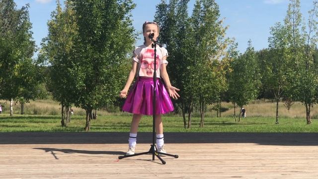 Неоновый слайм - Лиза Квинс #летоспользой 11.08.2019 Ландшафтный парк Митино смотреть онлайн