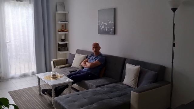 Кто лучше говорит по-русски. Вернулась из магазина, показываю цены. Сезон Лавандового Мороженого