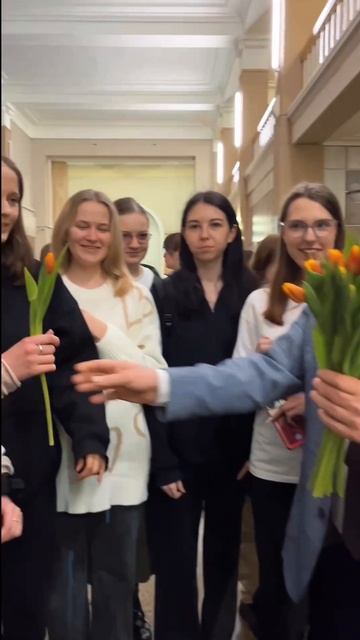 Вы прекрасны, вам цветок 🌷 смотреть онлайн