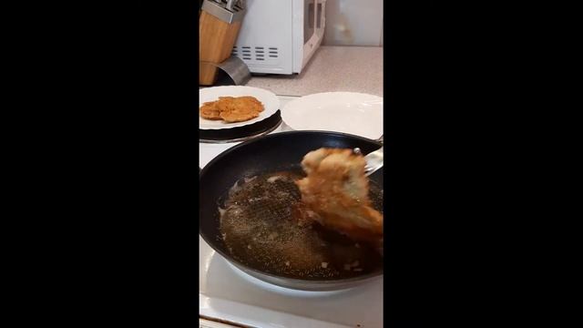 Отбивная из курицы. Осторожно! Вызывает сильное желание приготовить это на ужин! смотреть онлайн