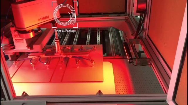 Автоматическая линия по производству кашированных крышек коробок LY485C+LY500PKJ смотреть онлайн